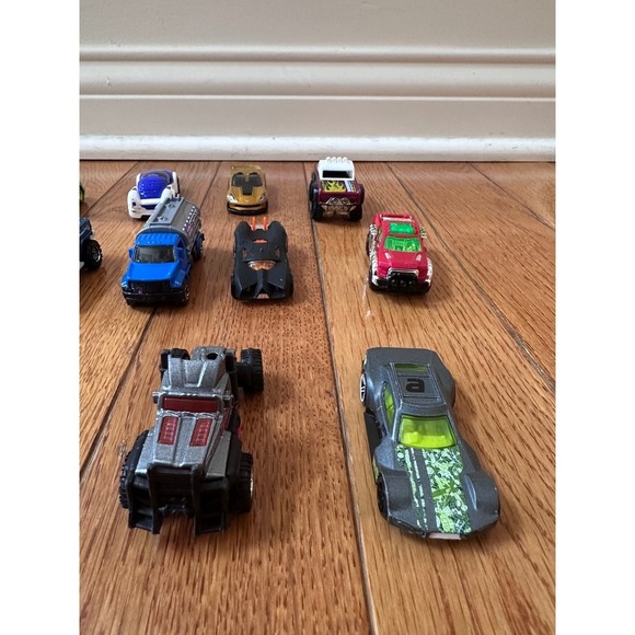 Lot of 26 Toy Cars Hot Wheels Matchbox and More Diecast Vehicles - Picture 2 of 11